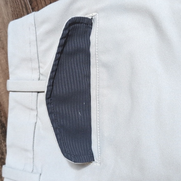 Lululemon Athletica Flat Front Khaki Five Pocket Stretch Fabric Shorts 32x11" - Picture 4 of 9